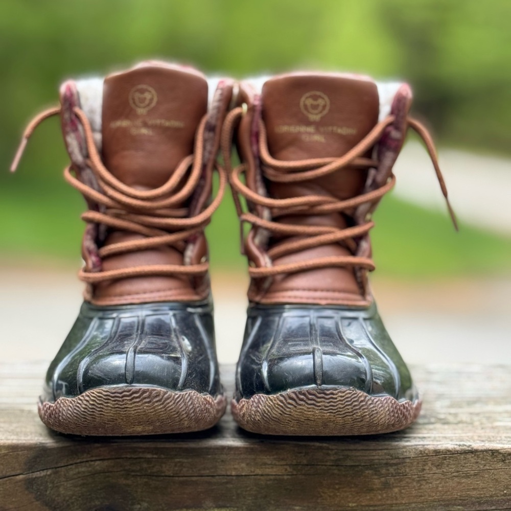 Adrienne Vittadini Girl Brown and Blue Duck Boots